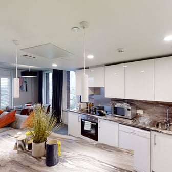 Gold En-suite - Image 14