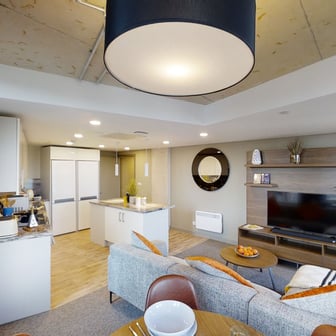 Gold En-suite - Image 16