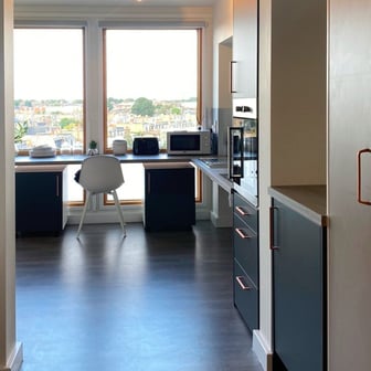 Luxury Studio with Bath - Image 3