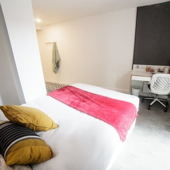 Gold Ensuite - Image 2