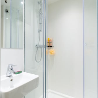 Silver En-suite (Mid Floor) - Image 5