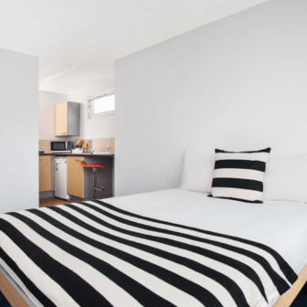 Premium One Bedroom Flat - Image 1