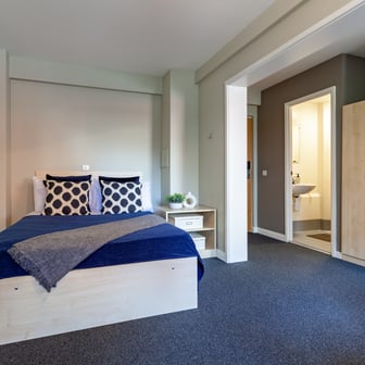 Premium Plus Studio - Image 2