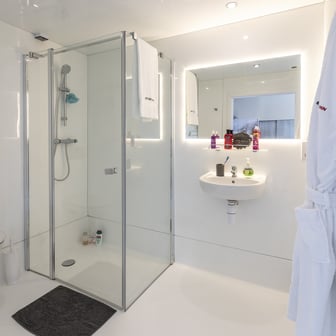 Diamond studio bathroom