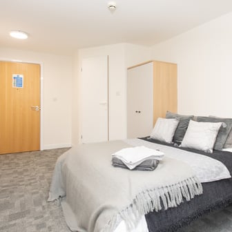 Deluxe Ensuite - Image 9