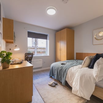 Silver En-suite - Image 1