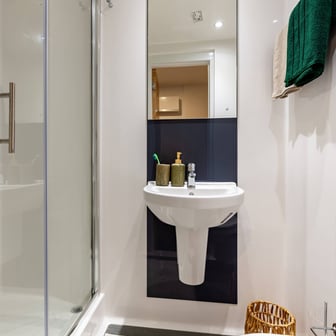 Deluxe Studio - Image 7