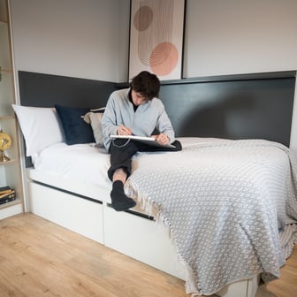 Large Premium En Suite - Image 2