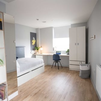 Large Premium En Suite - Image 1