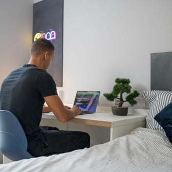 Deluxe Plus Studio - Image 2