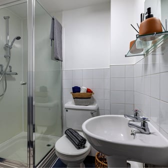 Classic Ensuite - Image 5