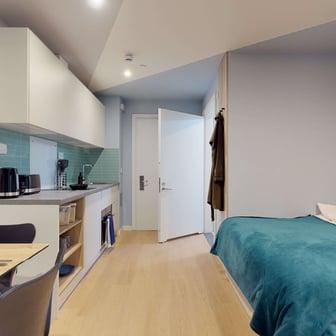 Studio Premium Plus - Image 1