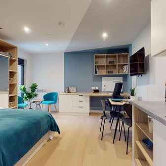 Studio Premium Plus - Image 4