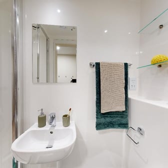 Two Bed Apartment - Image 3