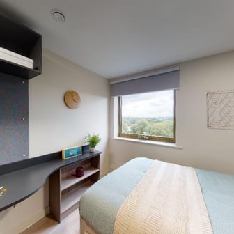 Two Bed Apartment - Image 11
