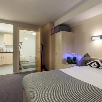 Studio - Silver - Image 1