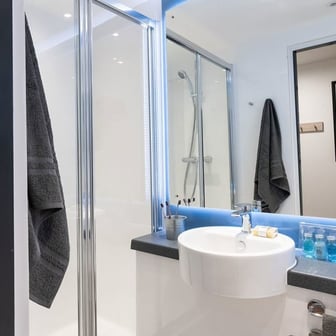 Bronze En Suite - Image 2