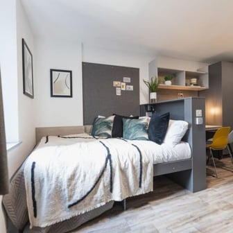 Bronze Studio - Image 1