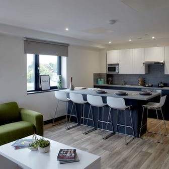 Gold Ensuite - Image 2