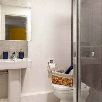 Deluxe Ensuite - Image 6