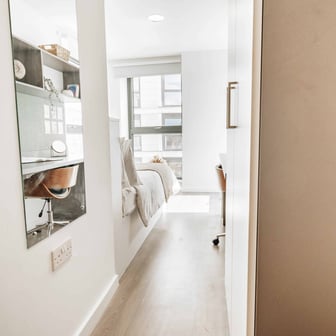 Gold En Suite - Image 3