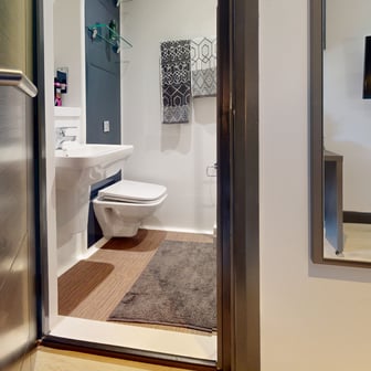 Deluxe Studio - Image 3