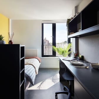 Deluxe Studio - Image 2