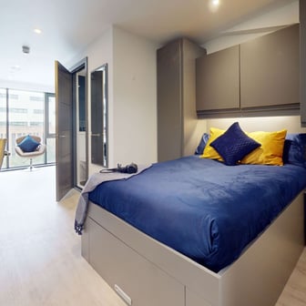 Deluxe Studio - Image 1