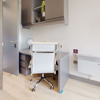 Premium 2 Bed Apartment - Image 3