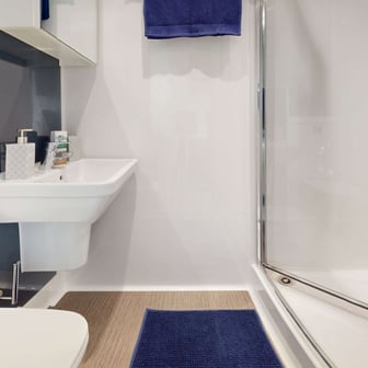 Premium 2 Bed Apartment - Image 4