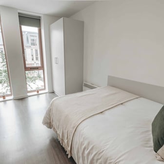 Gold En Suite - Image 1