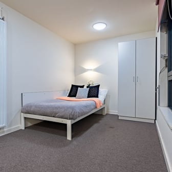 Deluxe Ensuite - Image 1