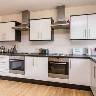 Gold Ensuite - Image 3