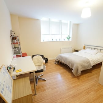 Gold Ensuite - Image 1