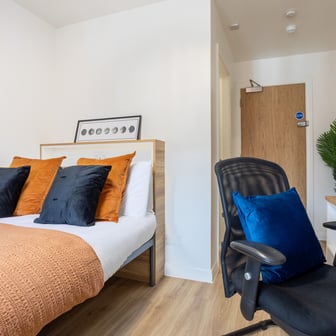 Silver Ensuite - Image 1