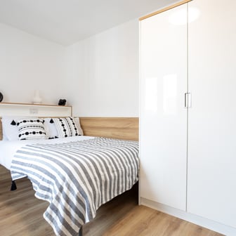 Gold Ensuite - Image 2