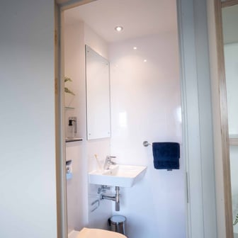 Large Platinum En Suite - Image 2