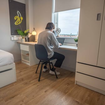 Large Platinum En Suite - Image 4