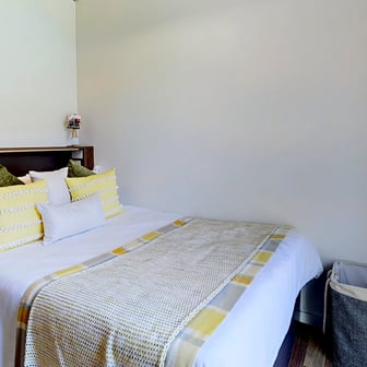 Classic En Suite - Image 2