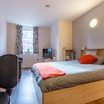 Classic 5 Bed Ensuite Accessible - Image 1