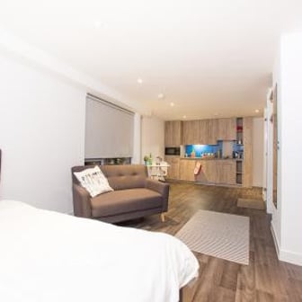 Executive Corner Penthouse - Image 1