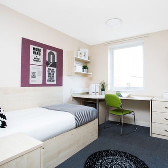 Gold En Suite - Image 2