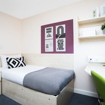 Gold En Suite - Image 1