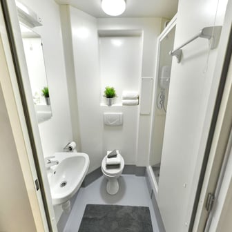 Gold En Suite - Image 3