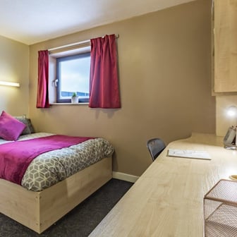 Classic 2 Bed Ensuite - Image 1