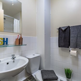 Classic 3 Bed Ensuite - Image 3