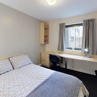 Premium 5 Bed Ensuite - Image 1