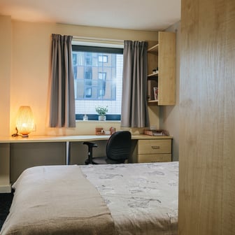 Premium 5 Bed Ensuite - Image 3