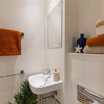 Classic Ensuite - Image 13