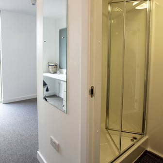 Deluxe Plus Ensuite with Sea View - Image 6